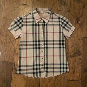Classic Burberry puff sleeve blouse